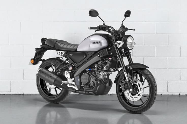 Metallic Grey Yamaha XSR155 Silver front three quarter